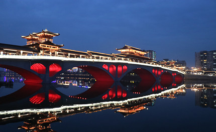 昔日彩虹橋，如今網(wǎng)紅橋，新津這座廊橋夜景你去打卡了嗎？